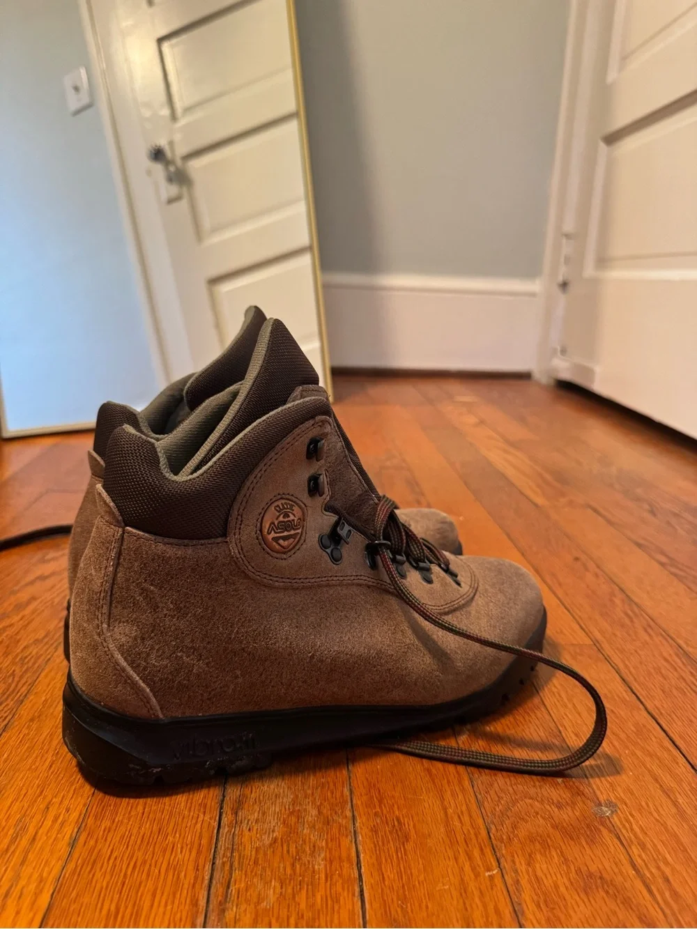 Asolo Men's Brown Suede Hiking Boots with Black Vibram Outsole